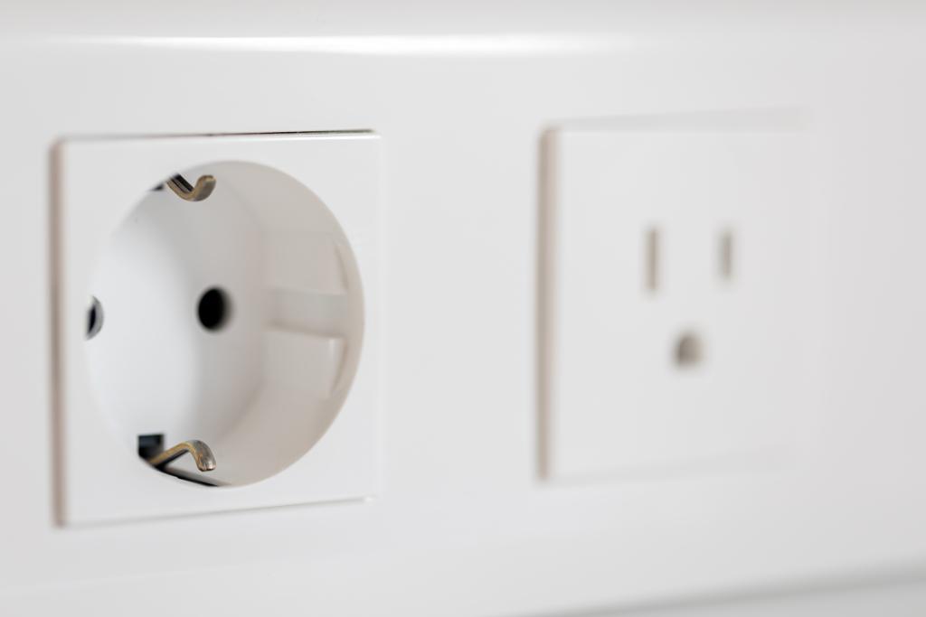 img evro-rozetka-zakryvaetsa-belyi-minimalizm-vnutrennaa-modernizacia.jpg